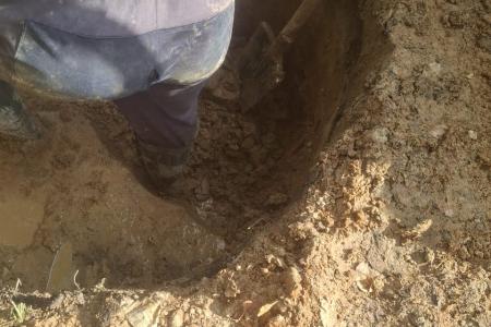 копаем шахту источника воды